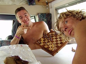 Verliezen van djavin met een potje schaken.... mja hebtie ook is geluk